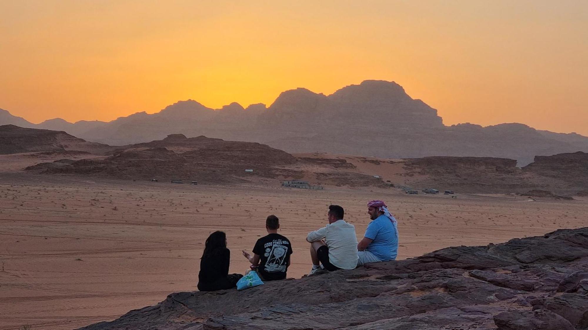 Hotel Desert Knights Camp Wadi Rum Exterior foto