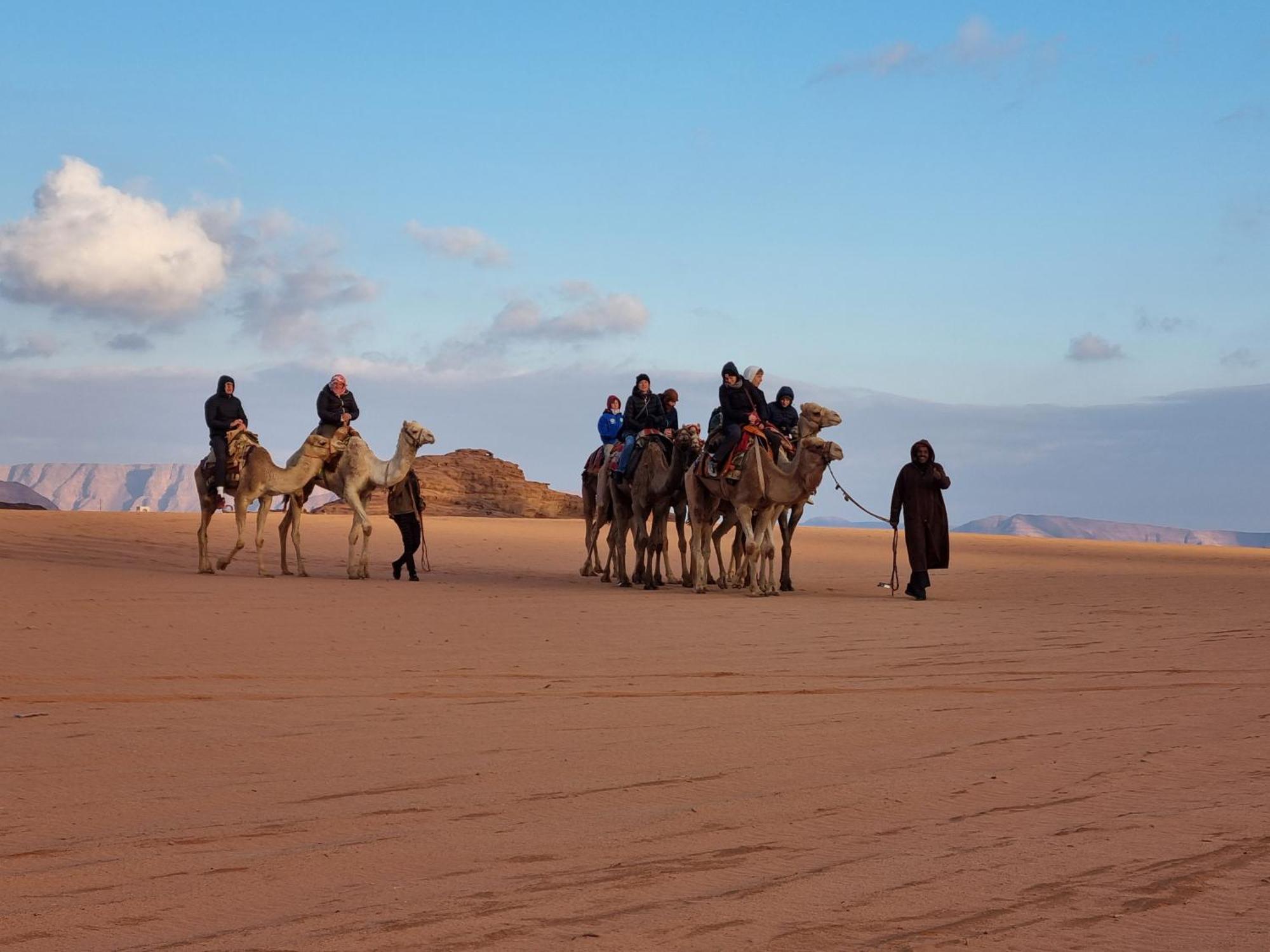 Hotel Desert Knights Camp Wadi Rum Exterior foto